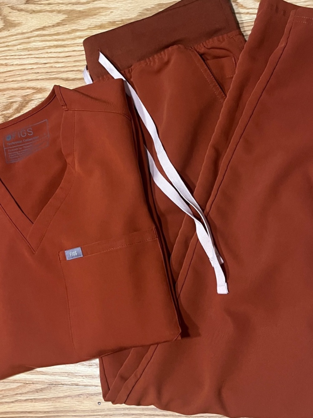 🍂 FIGS Auburn Scrub Set – Catarina Top + Yola Pants 🍂